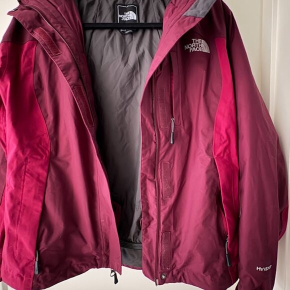 The North Face Burgundy Hyvent hooded Vented Rain snow jacket- SMALL - Picture 5 of 6